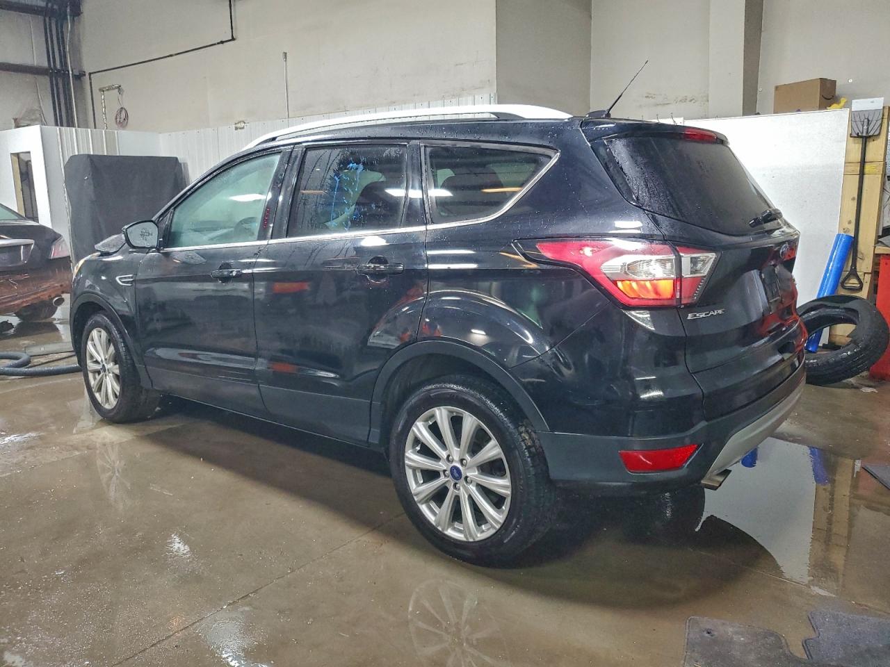 2017 FORD ESCAPE TITANIUM photo 2