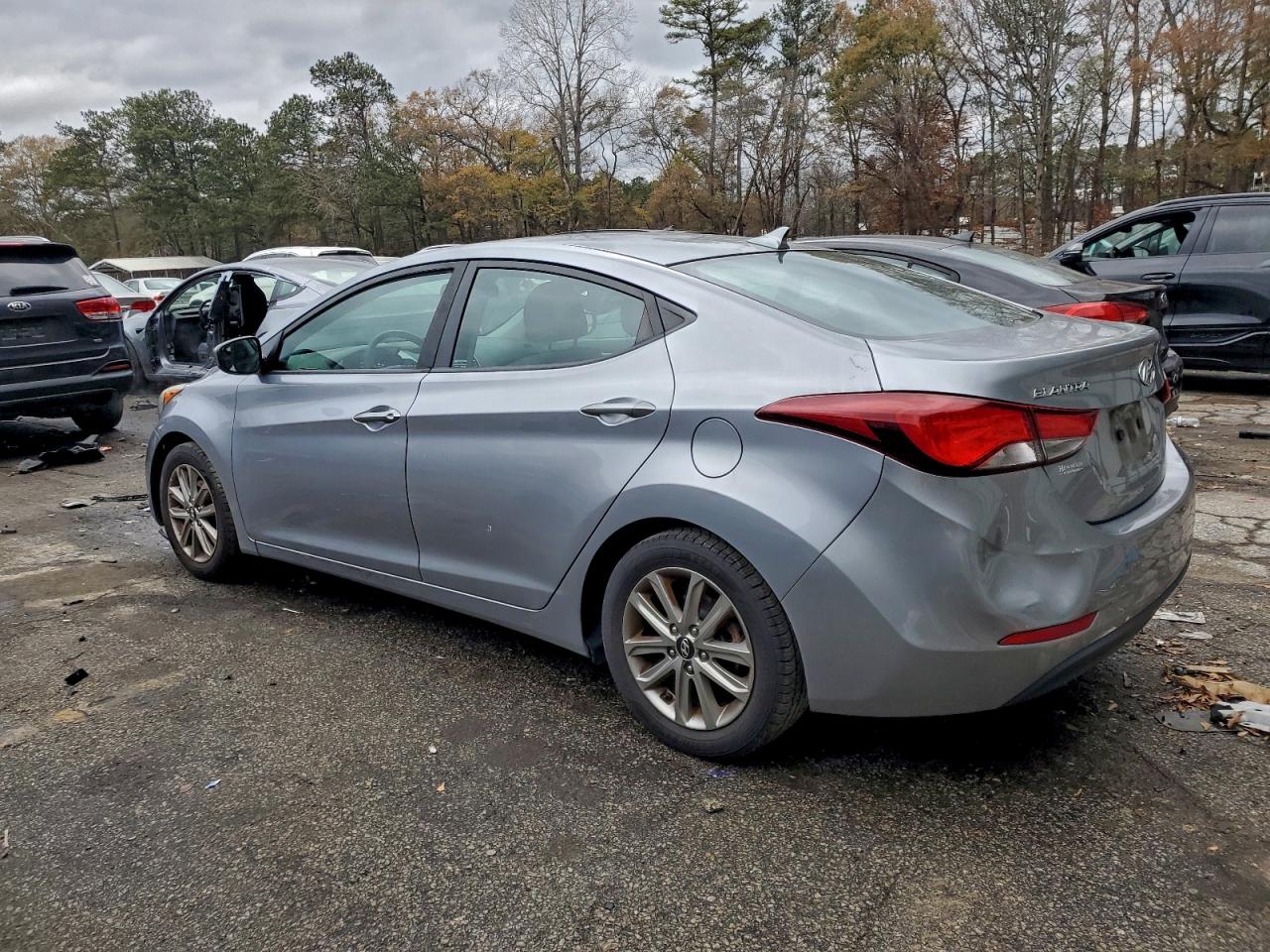 2015 HYUNDAI ELANTRA SE photo 2