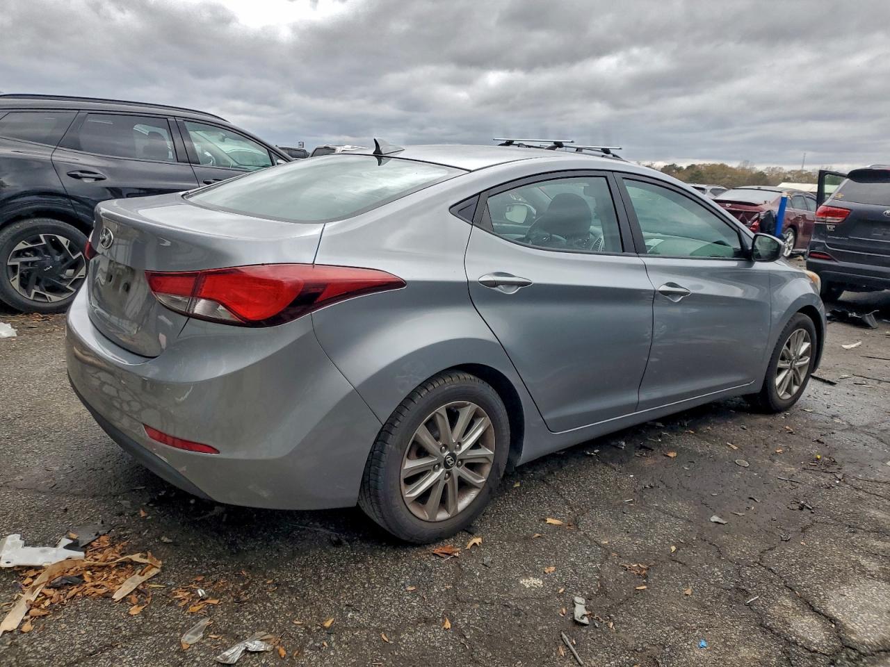 2015 HYUNDAI ELANTRA SE photo 3