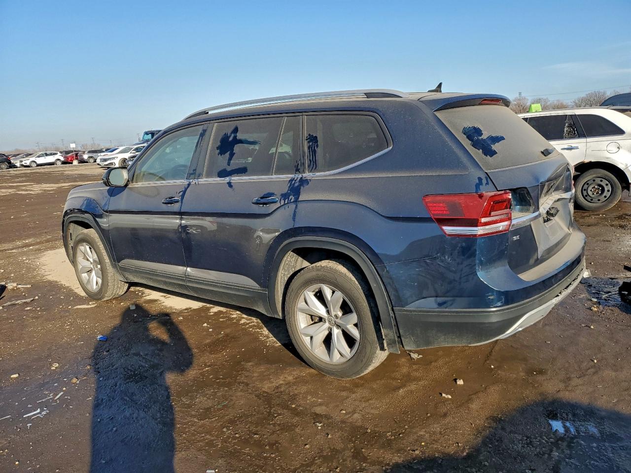 2018 VOLKSWAGEN ATLAS SE photo 2