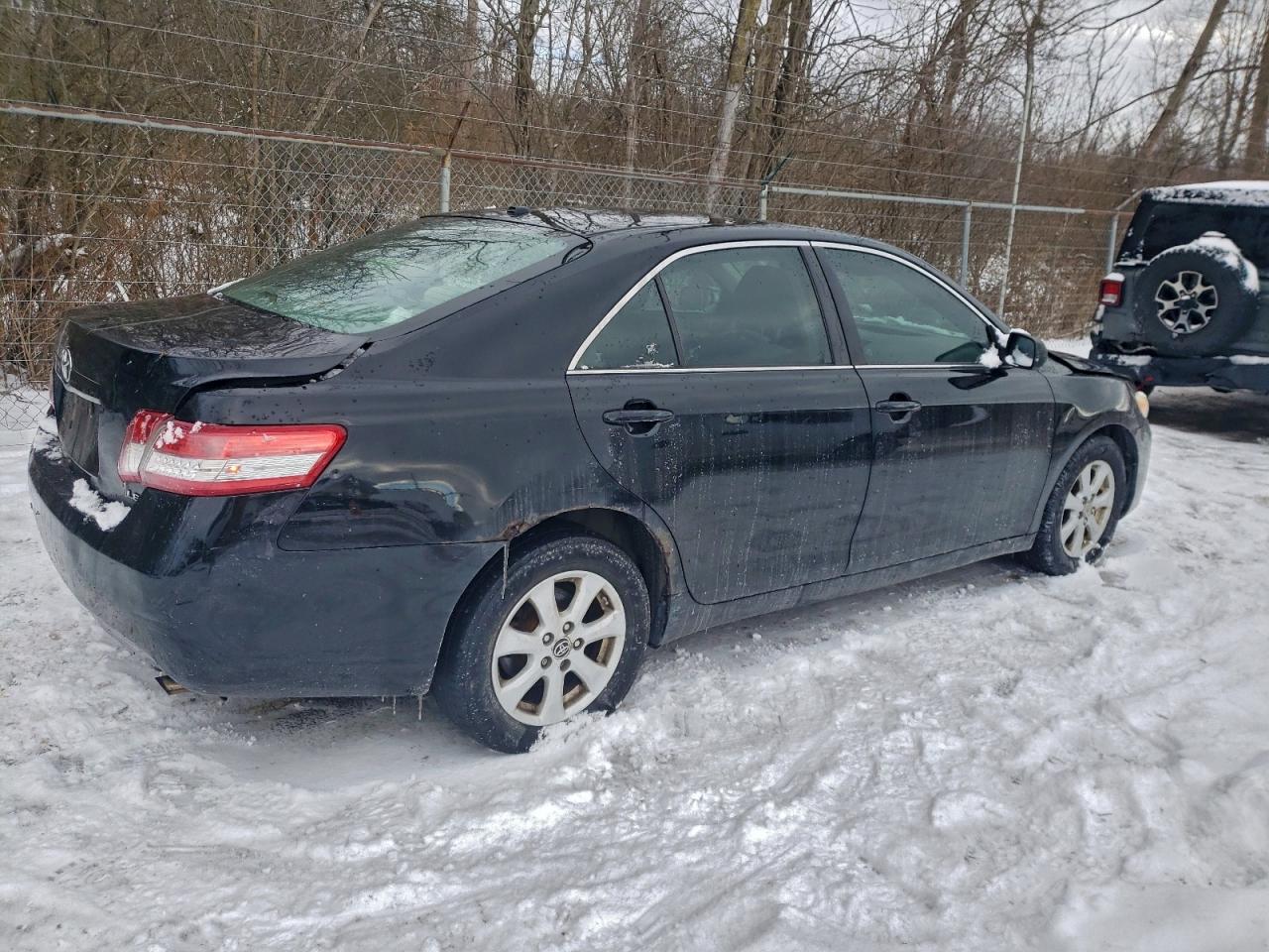 2011 TOYOTA CAMRY BASE photo 3