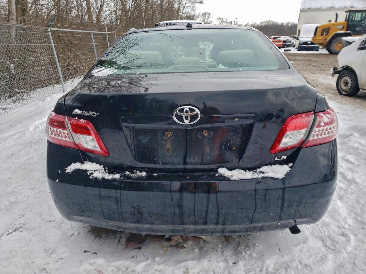 2011 TOYOTA CAMRY BASE photo 6