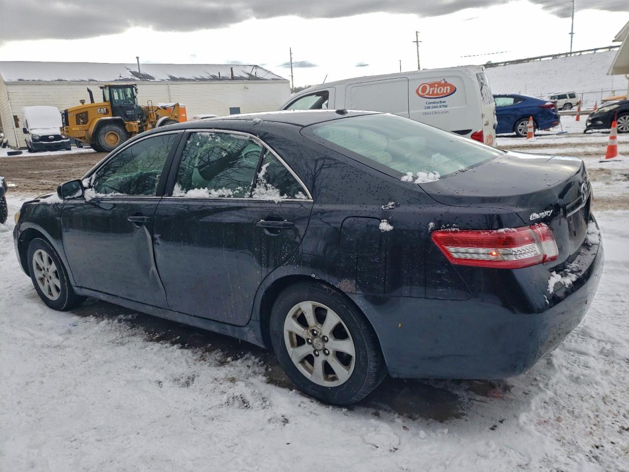 2011 TOYOTA CAMRY BASE photo 2
