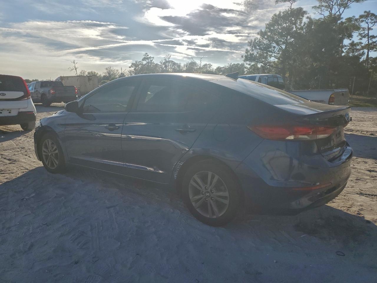 2018 HYUNDAI ELANTRA SEL photo 2