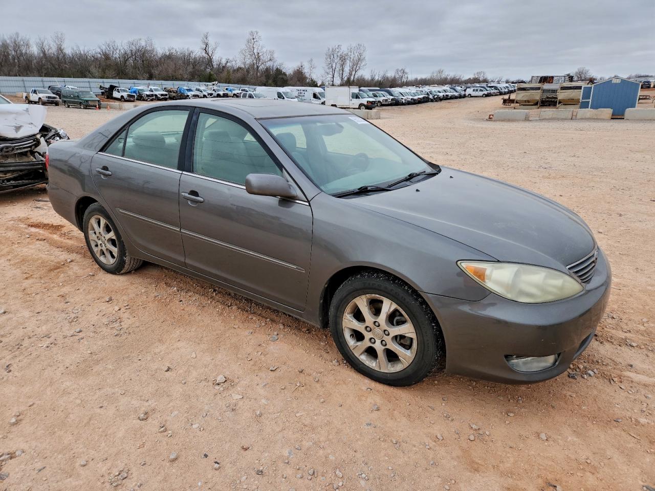 2005 TOYOTA CAMRY LE photo 4