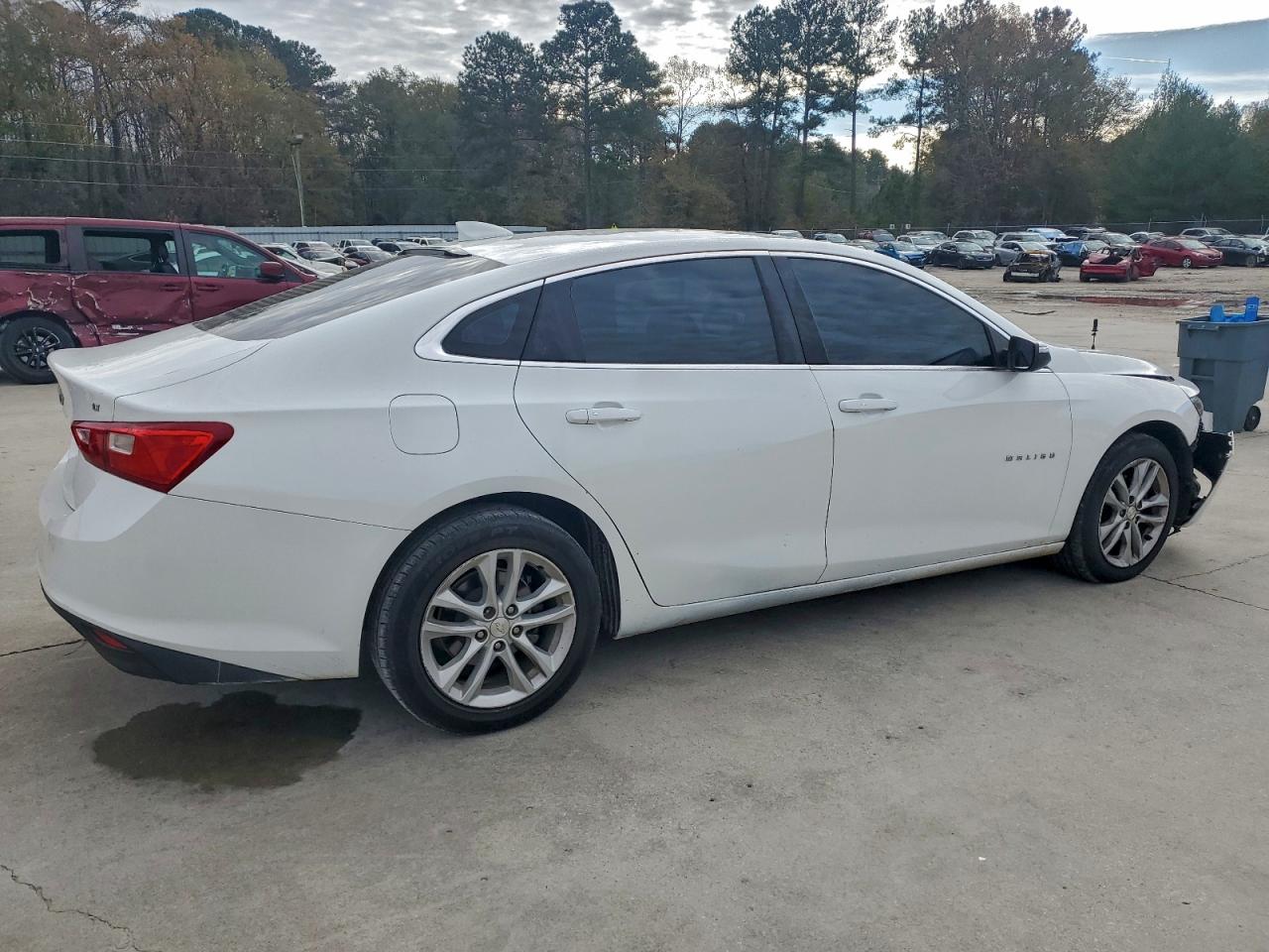 2017 CHEVROLET MALIBU LT photo 3