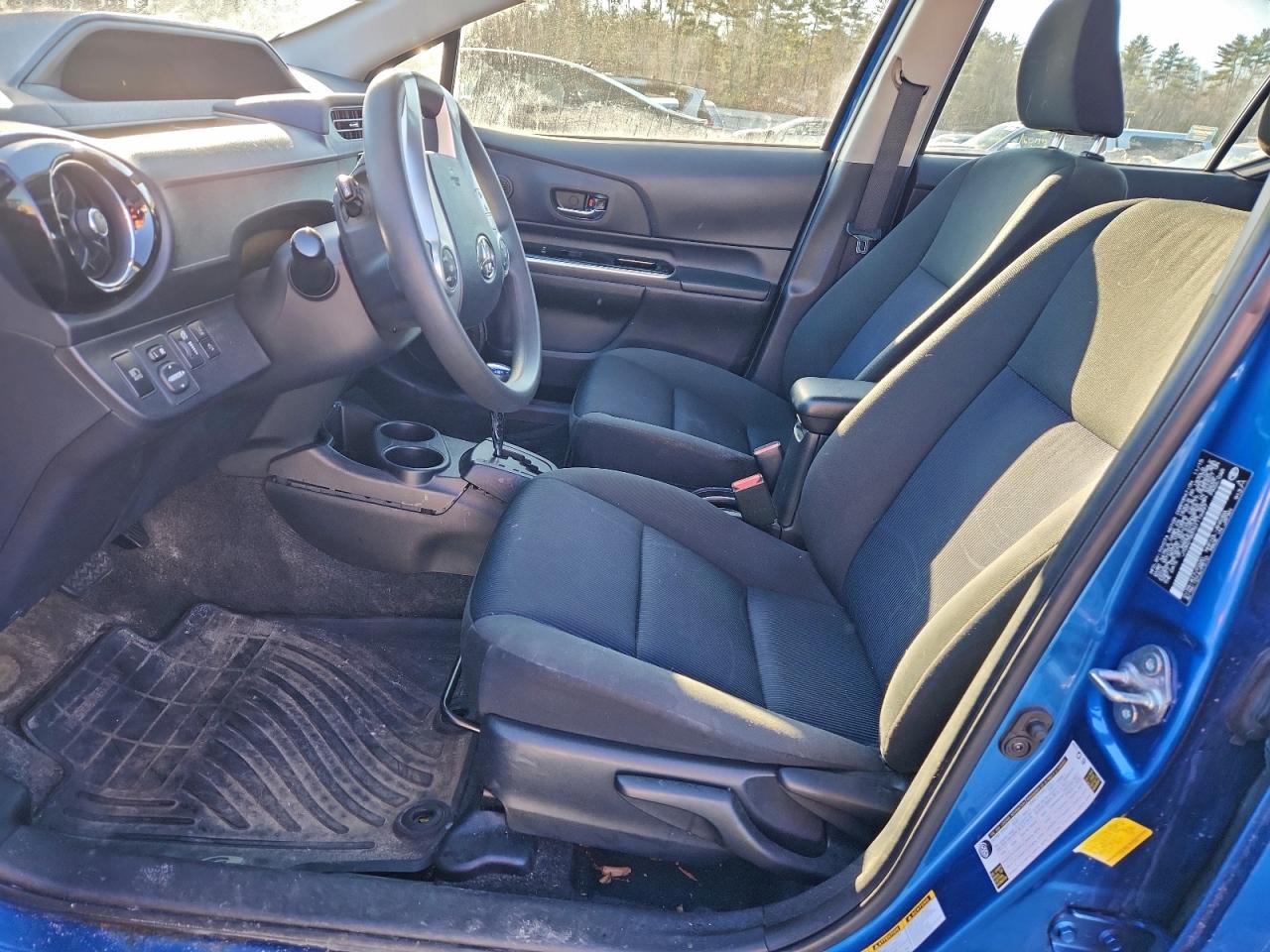 2016 TOYOTA PRIUS C photo 7