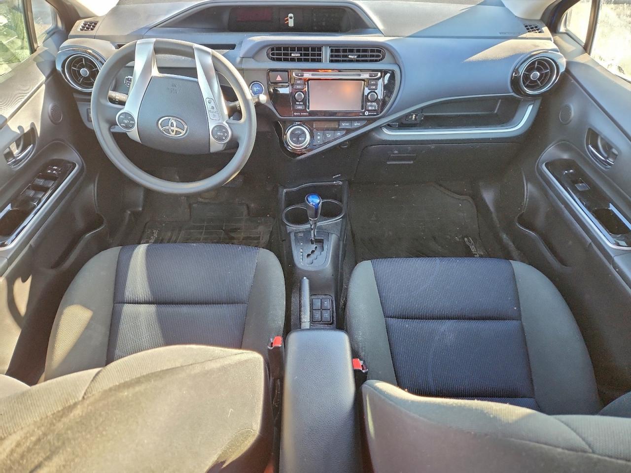 2016 TOYOTA PRIUS C photo 8