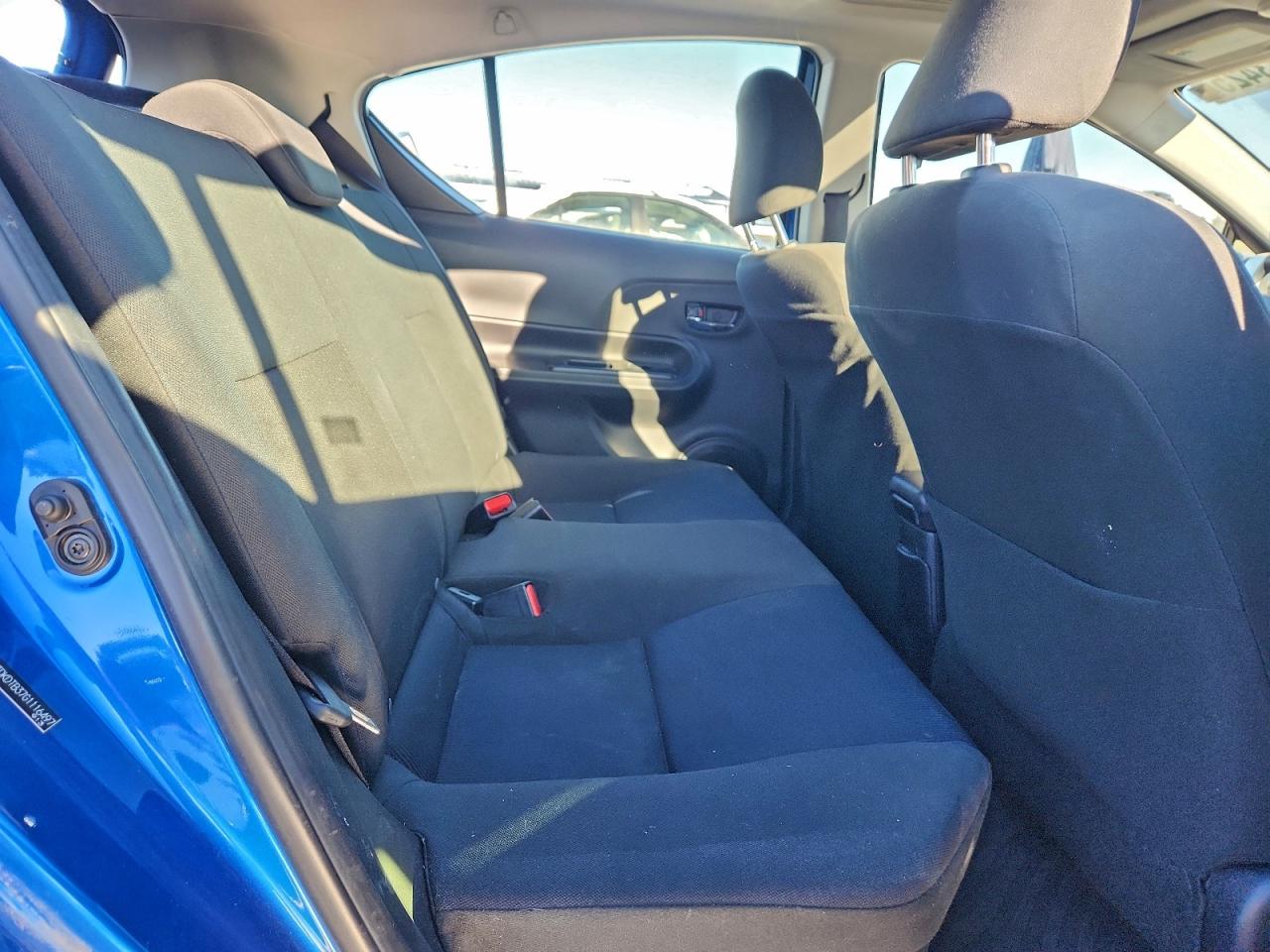 2016 TOYOTA PRIUS C photo 10
