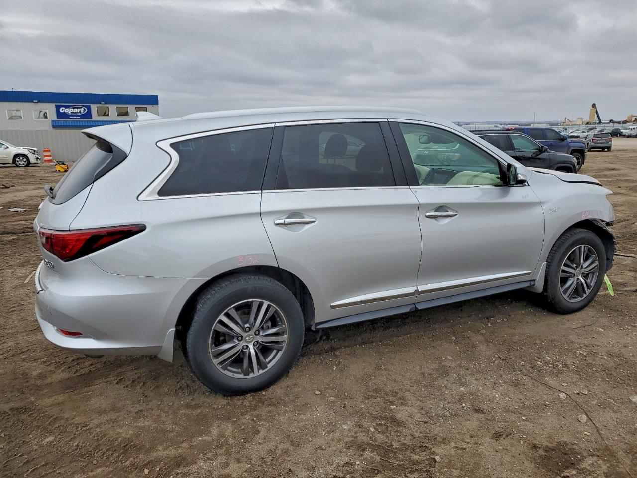2020 INFINITI QX60 LUXE photo 3