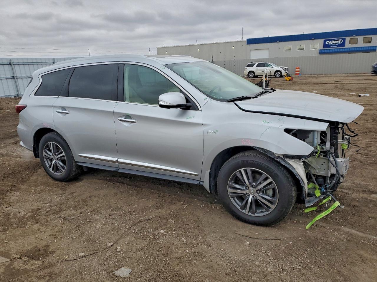 2020 INFINITI QX60 LUXE photo 4