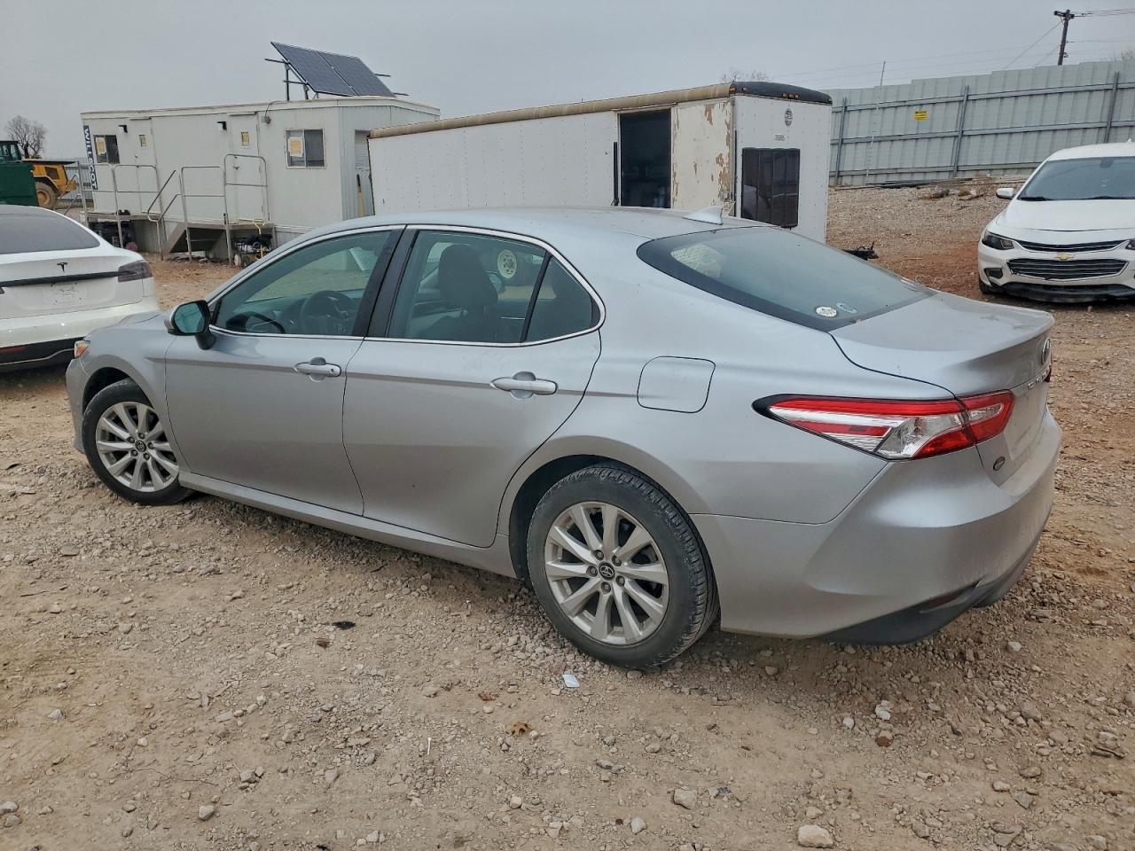 2020 TOYOTA CAMRY LE photo 2