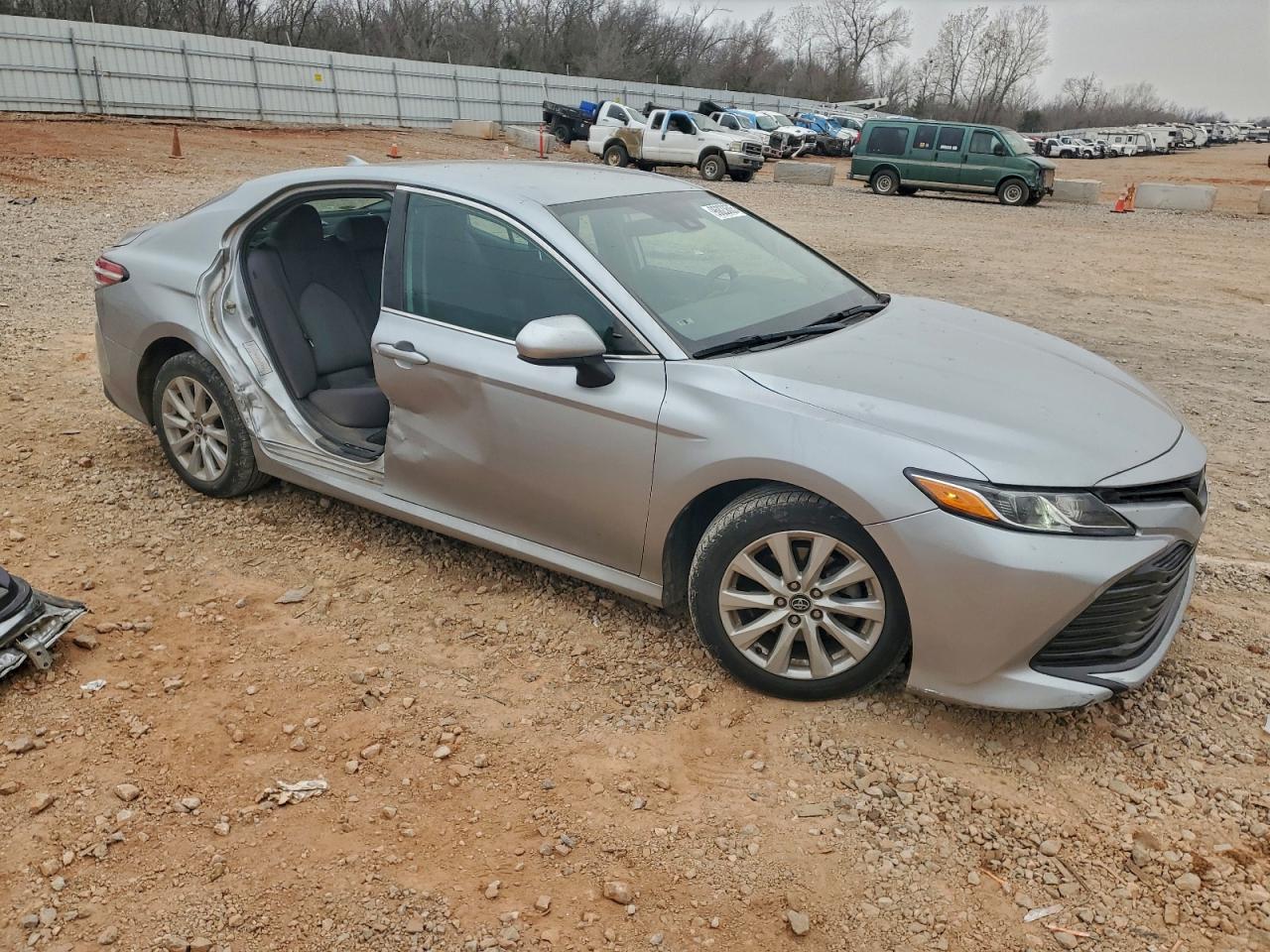 2020 TOYOTA CAMRY LE photo 4