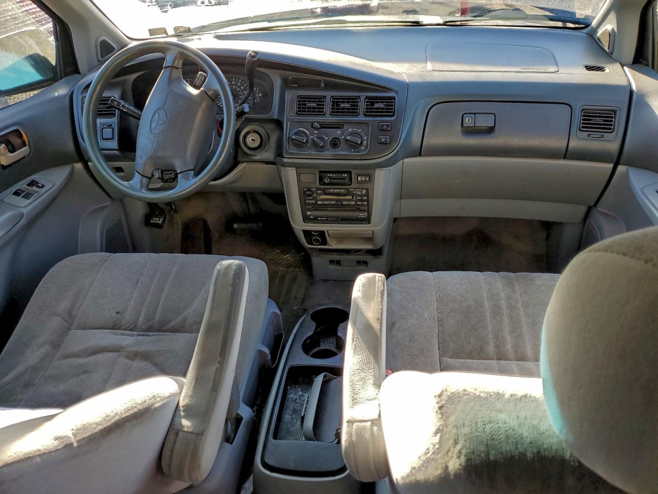 1999 TOYOTA SIENNA LE photo 8