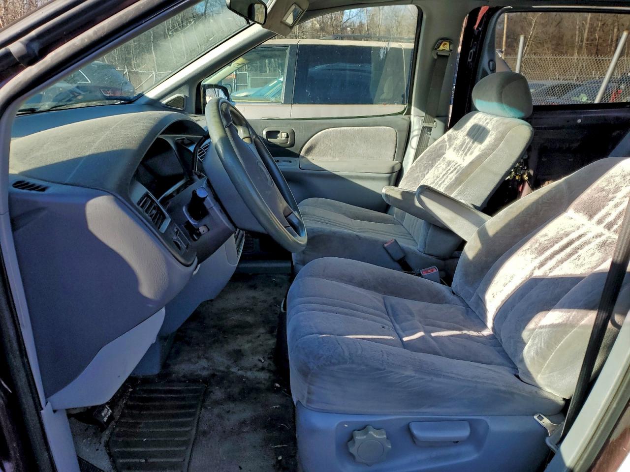 1999 TOYOTA SIENNA LE photo 7