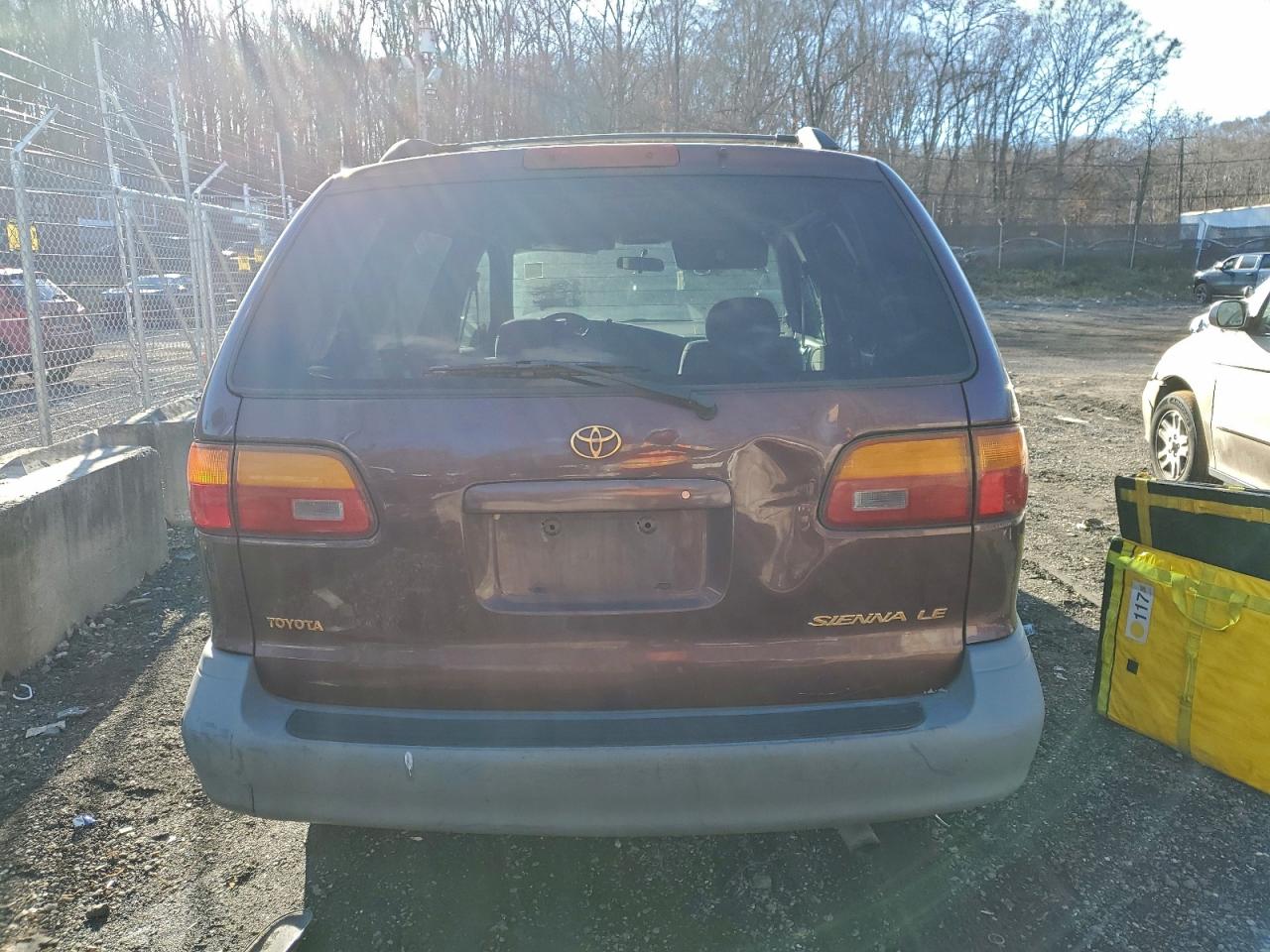 1999 TOYOTA SIENNA LE photo 6