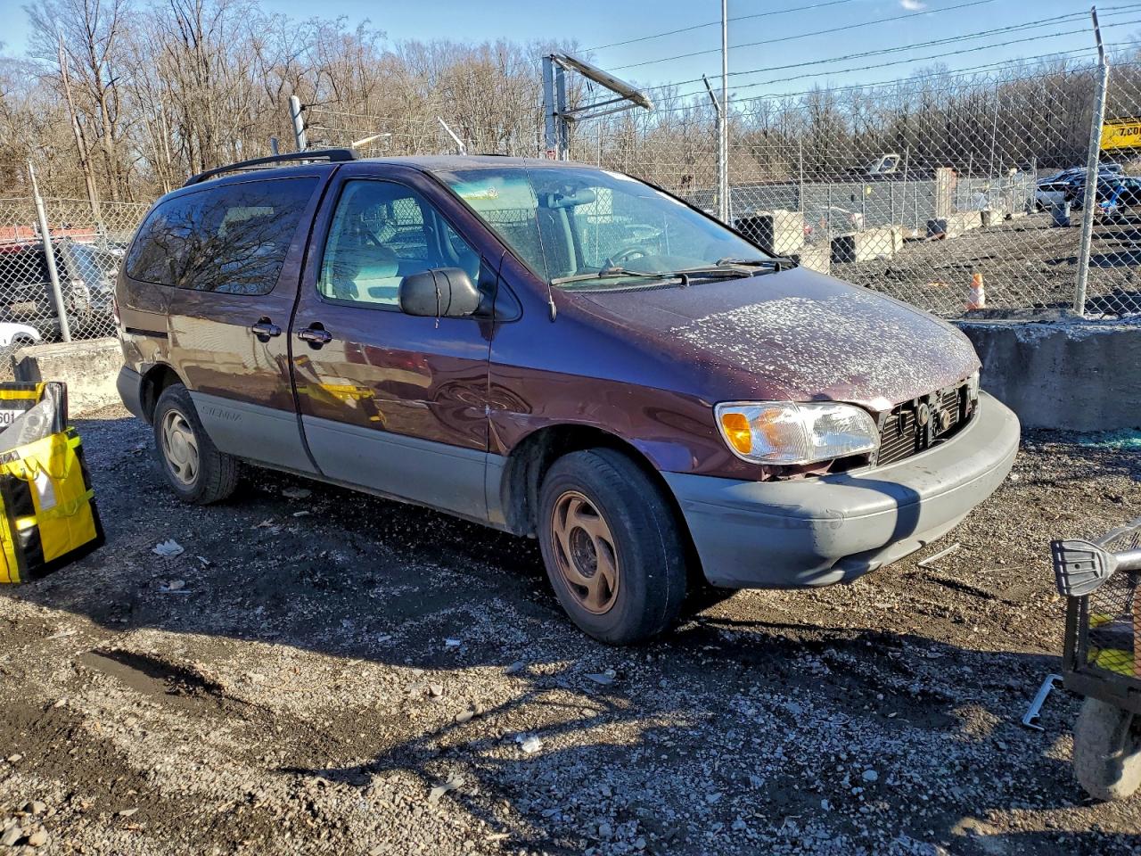 1999 TOYOTA SIENNA LE photo 4
