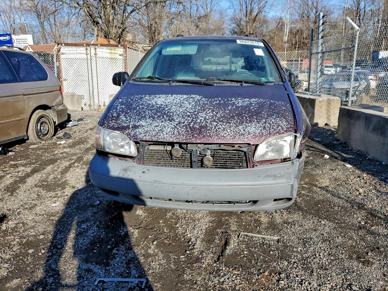 1999 TOYOTA SIENNA LE photo 5