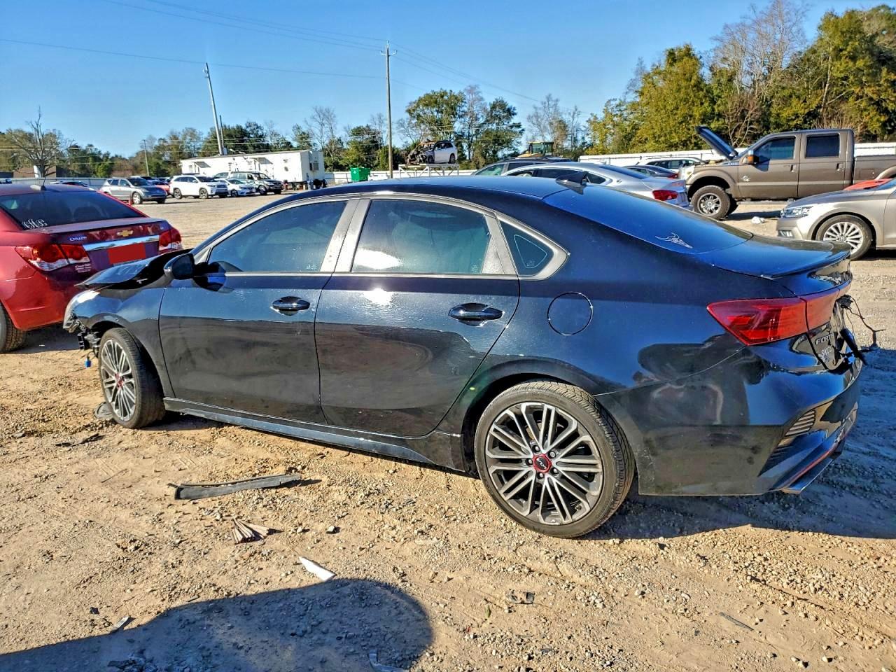 2023 KIA FORTE GT photo 2