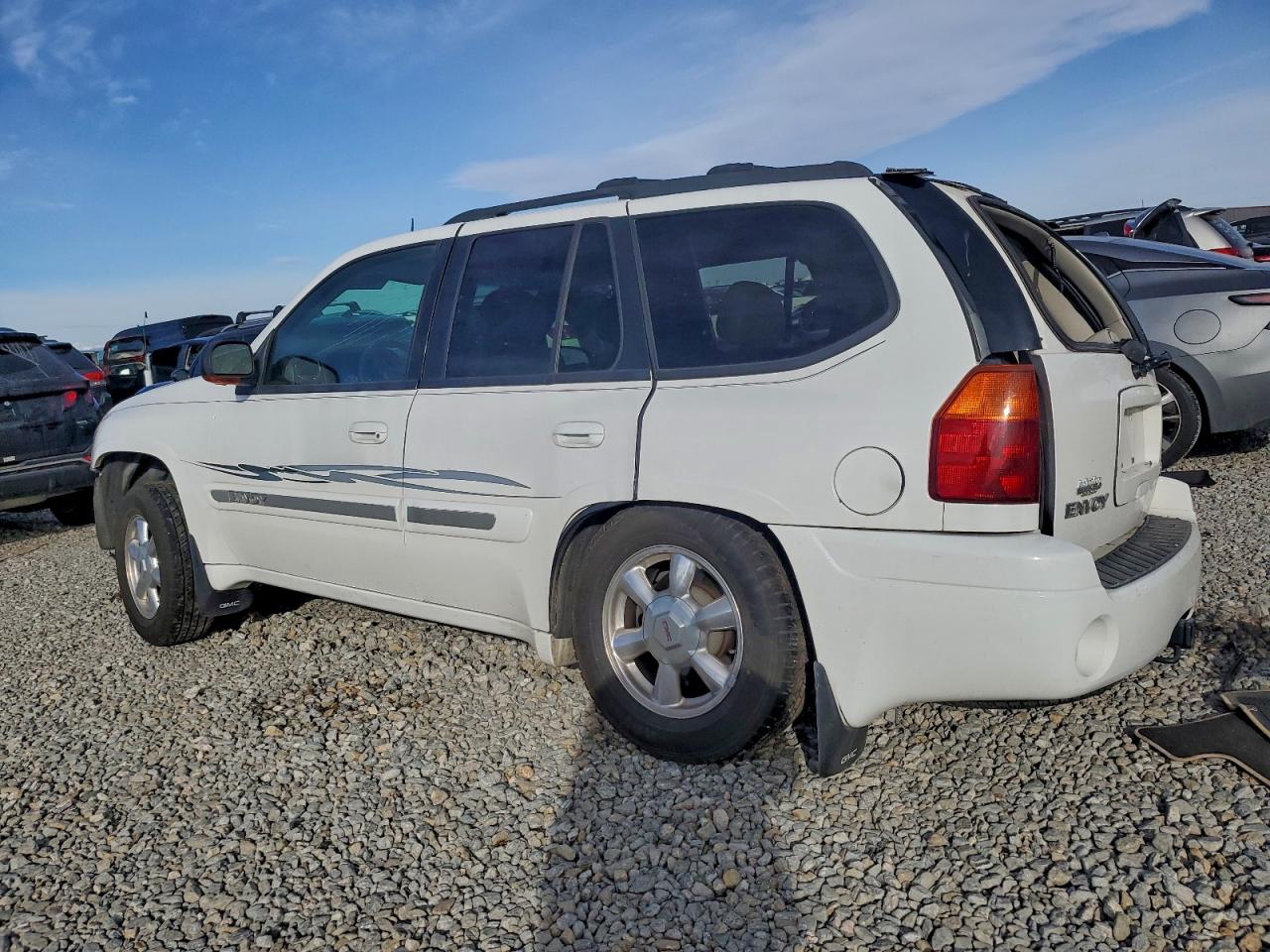 2005 GMC ENVOY photo 2
