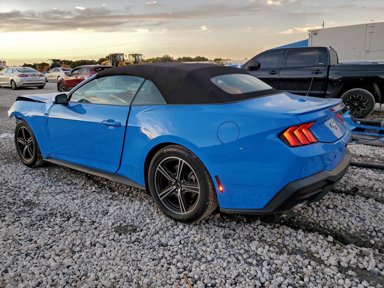 2024 FORD MUSTANG photo 2