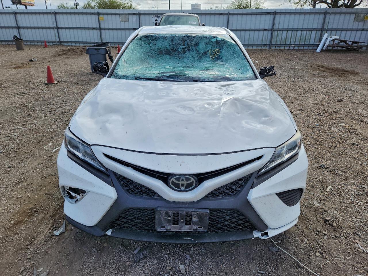 2020 TOYOTA CAMRY SE photo 5