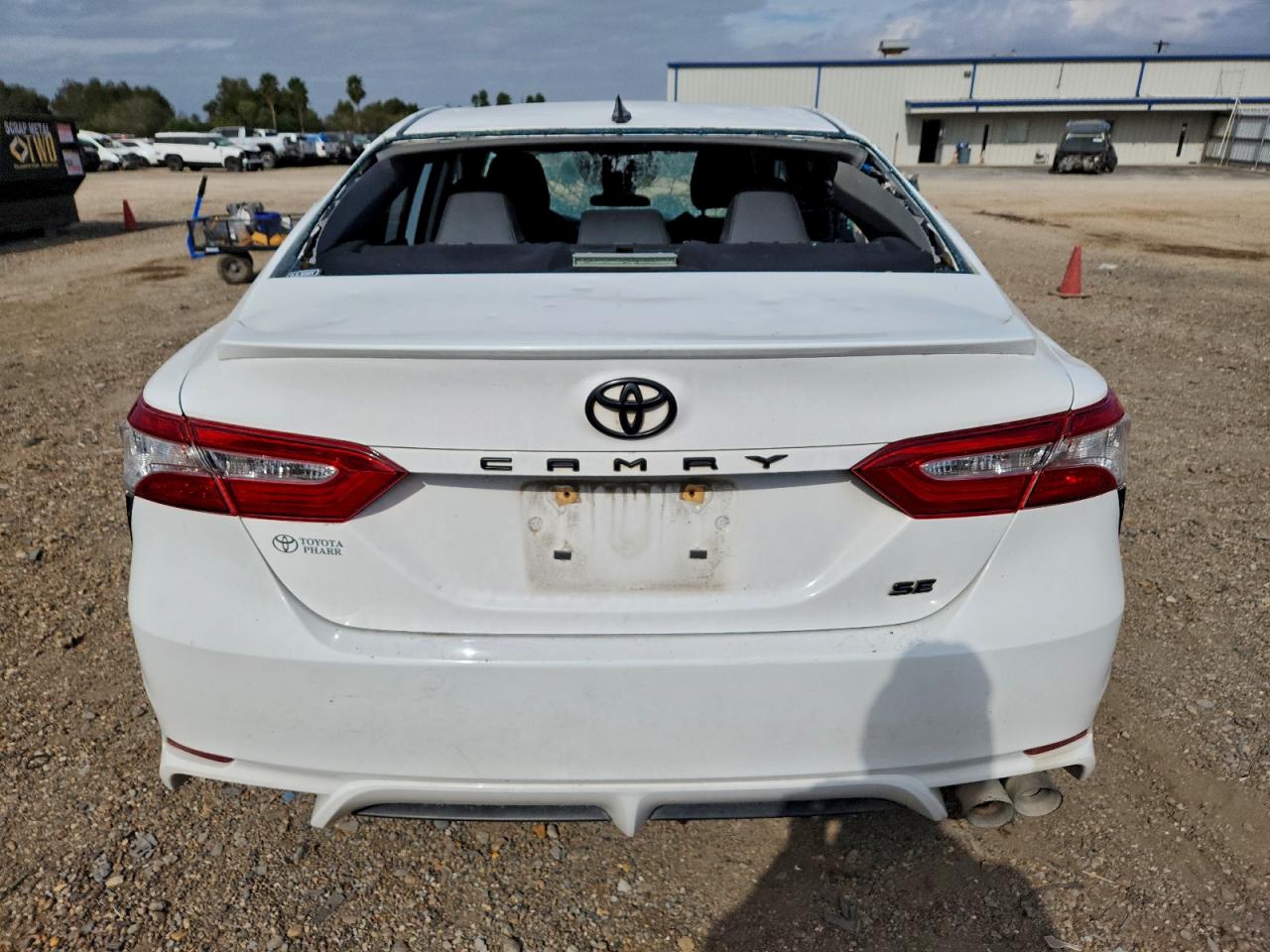 2020 TOYOTA CAMRY SE photo 6
