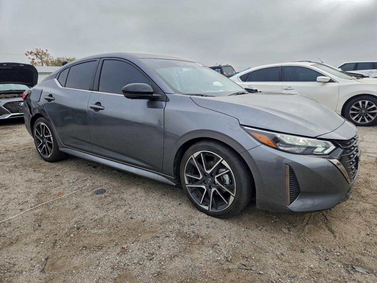 2025 NISSAN SENTRA SR photo 4