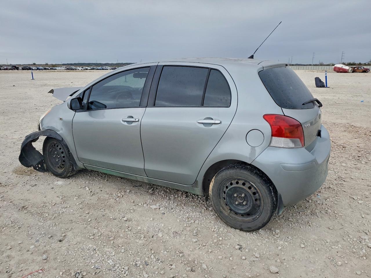 2010 TOYOTA YARIS photo 2