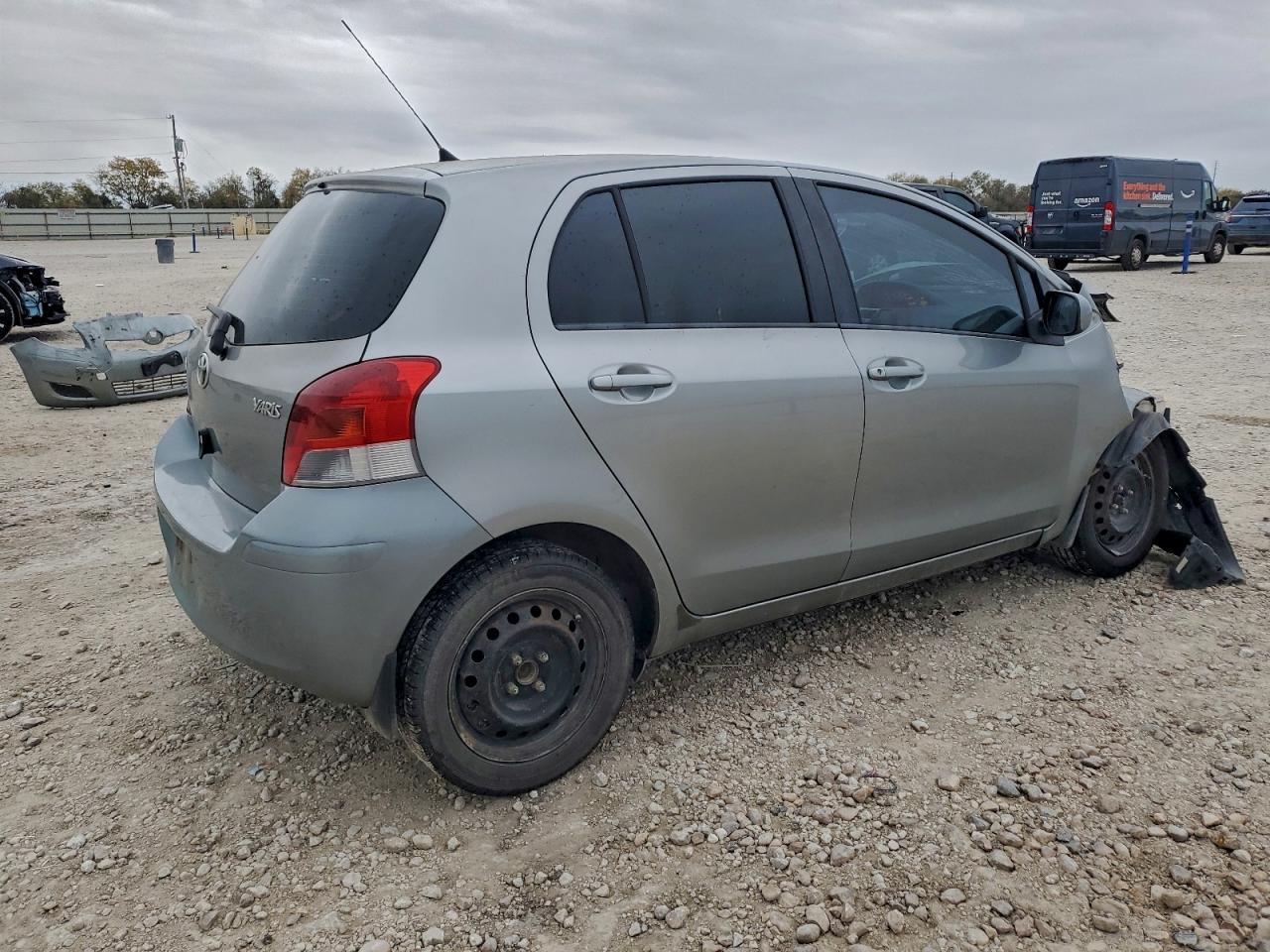 2010 TOYOTA YARIS photo 3