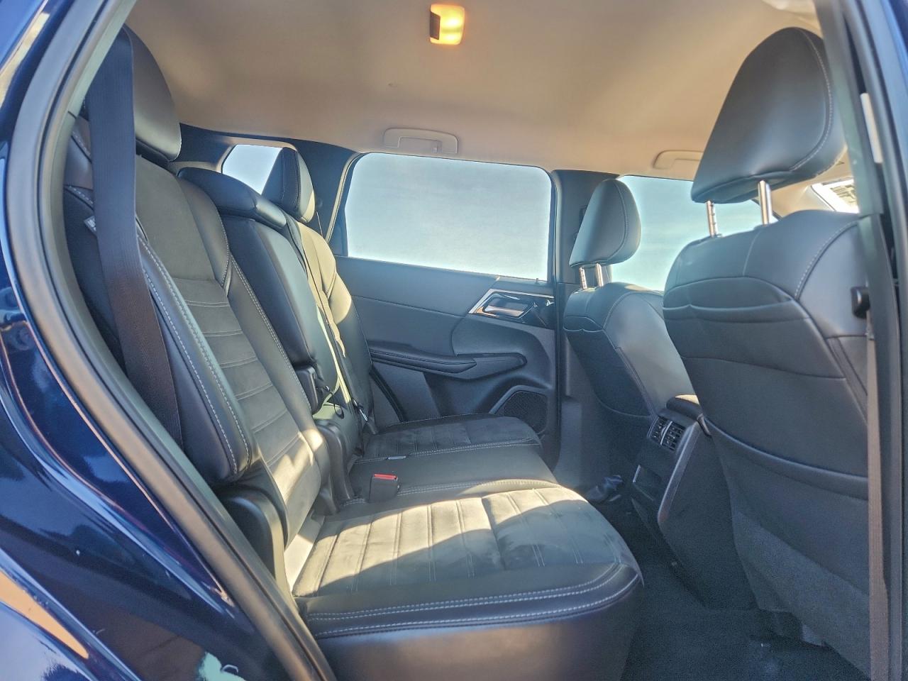 2024 MITSUBISHI OUTLANDER SE photo 11