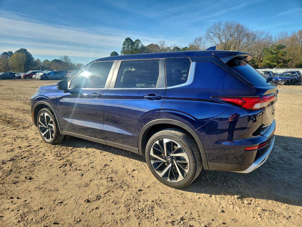 2024 MITSUBISHI OUTLANDER SE photo 2