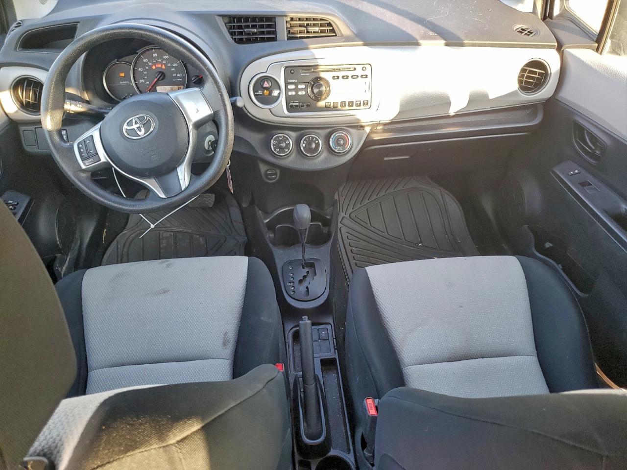 2014 TOYOTA YARIS photo 8
