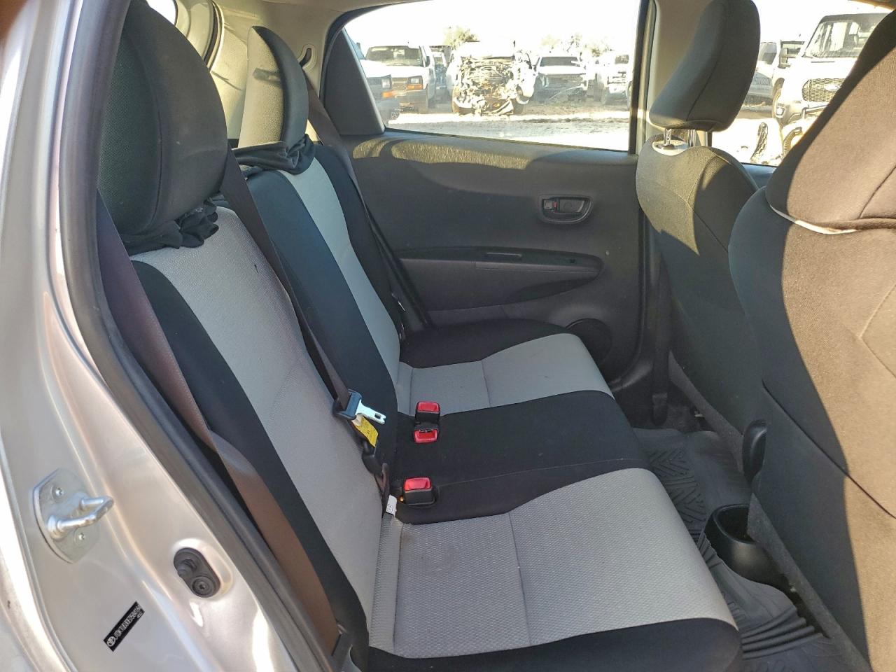 2014 TOYOTA YARIS photo 10