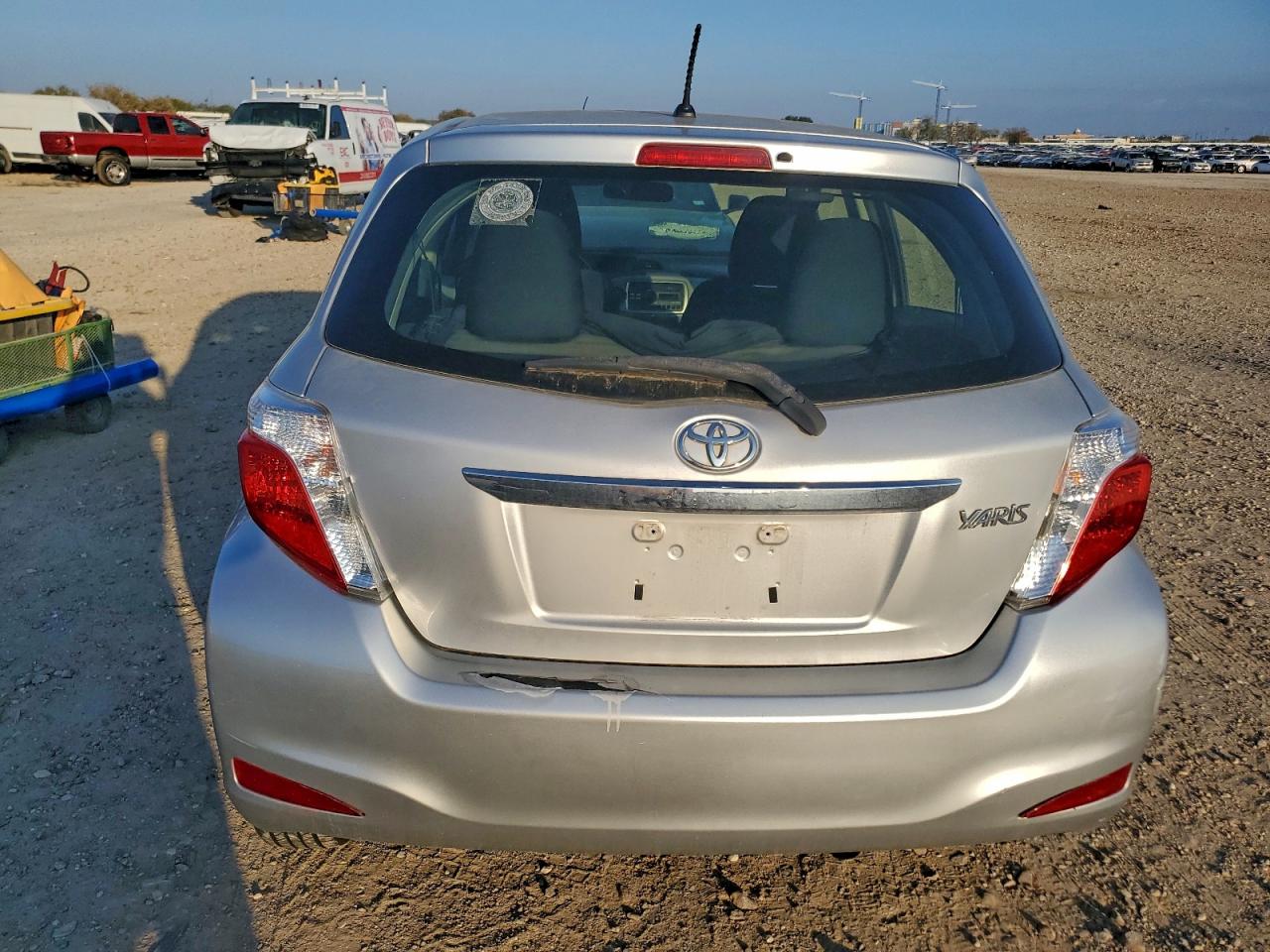 2014 TOYOTA YARIS photo 6