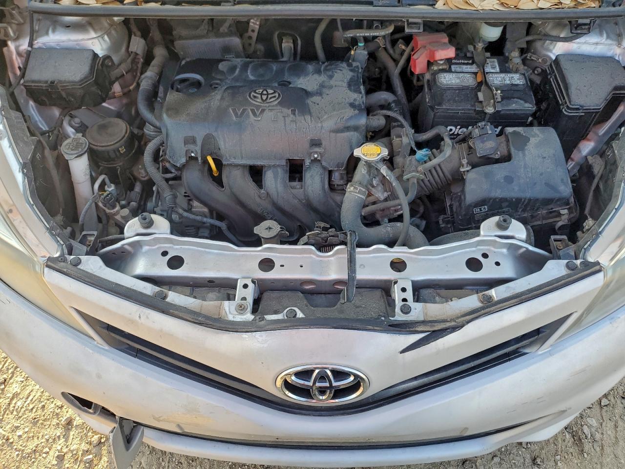 2014 TOYOTA YARIS photo 11