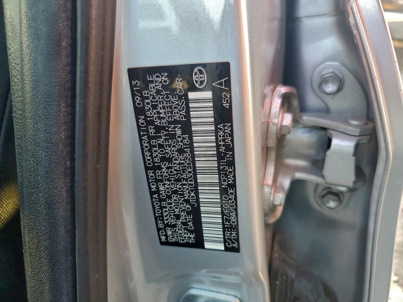 2014 TOYOTA YARIS photo 12