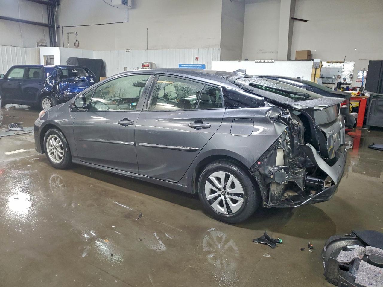 2017 TOYOTA PRIUS photo 2