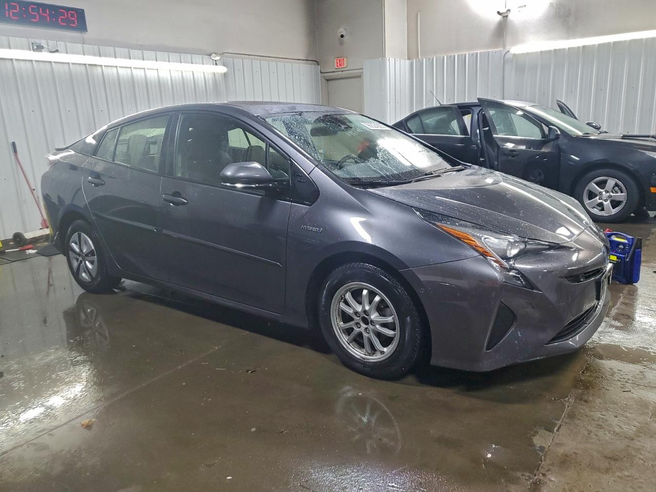 2017 TOYOTA PRIUS photo 4
