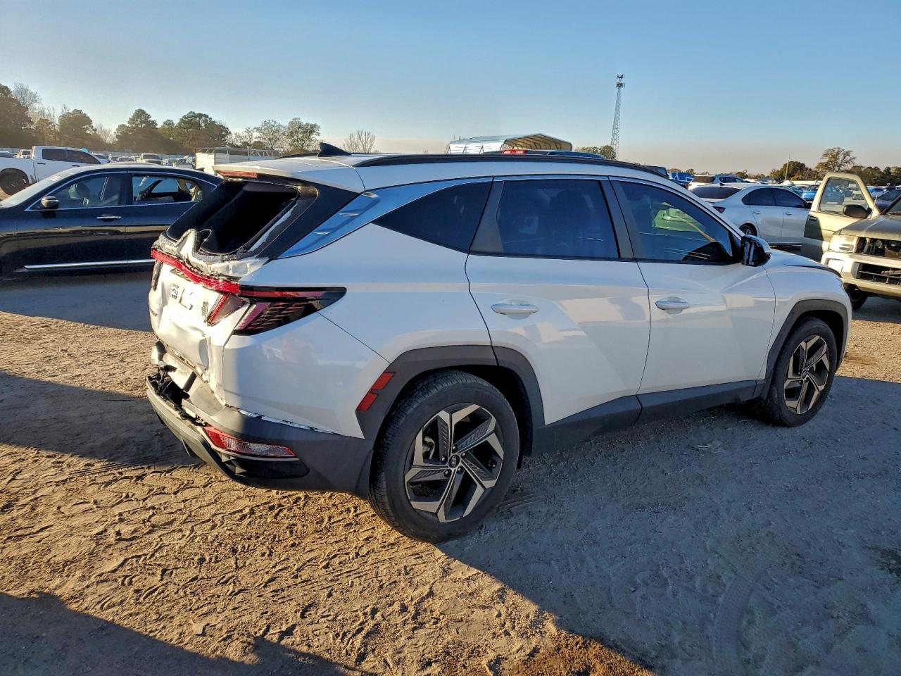 2023 HYUNDAI TUCSON SEL photo 3