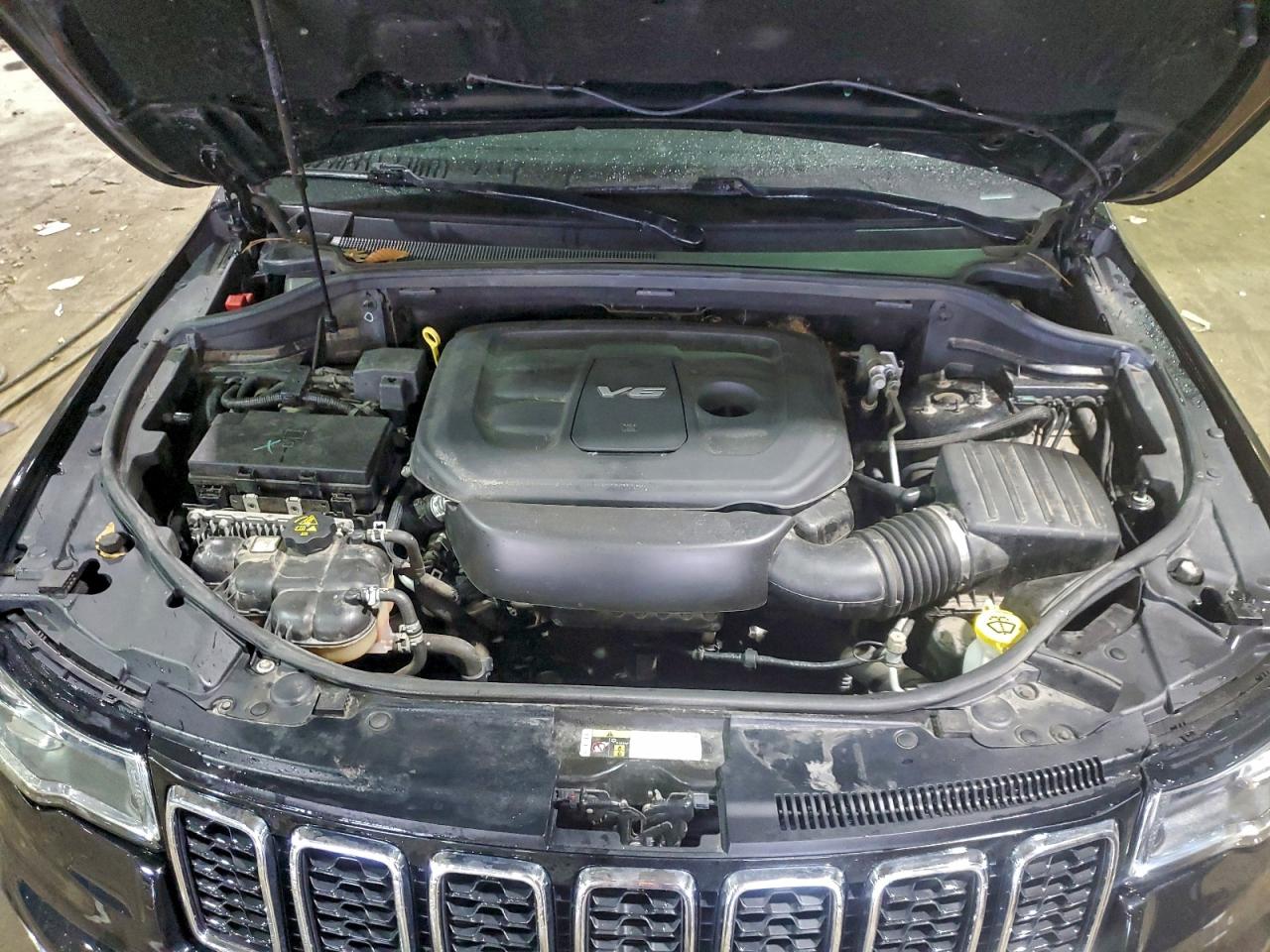 2019 JEEP GRAND CHEROKEE LAREDO photo 12