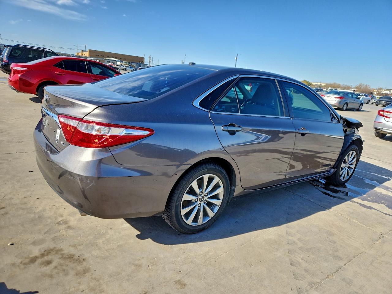 2015 TOYOTA CAMRY LE photo 3