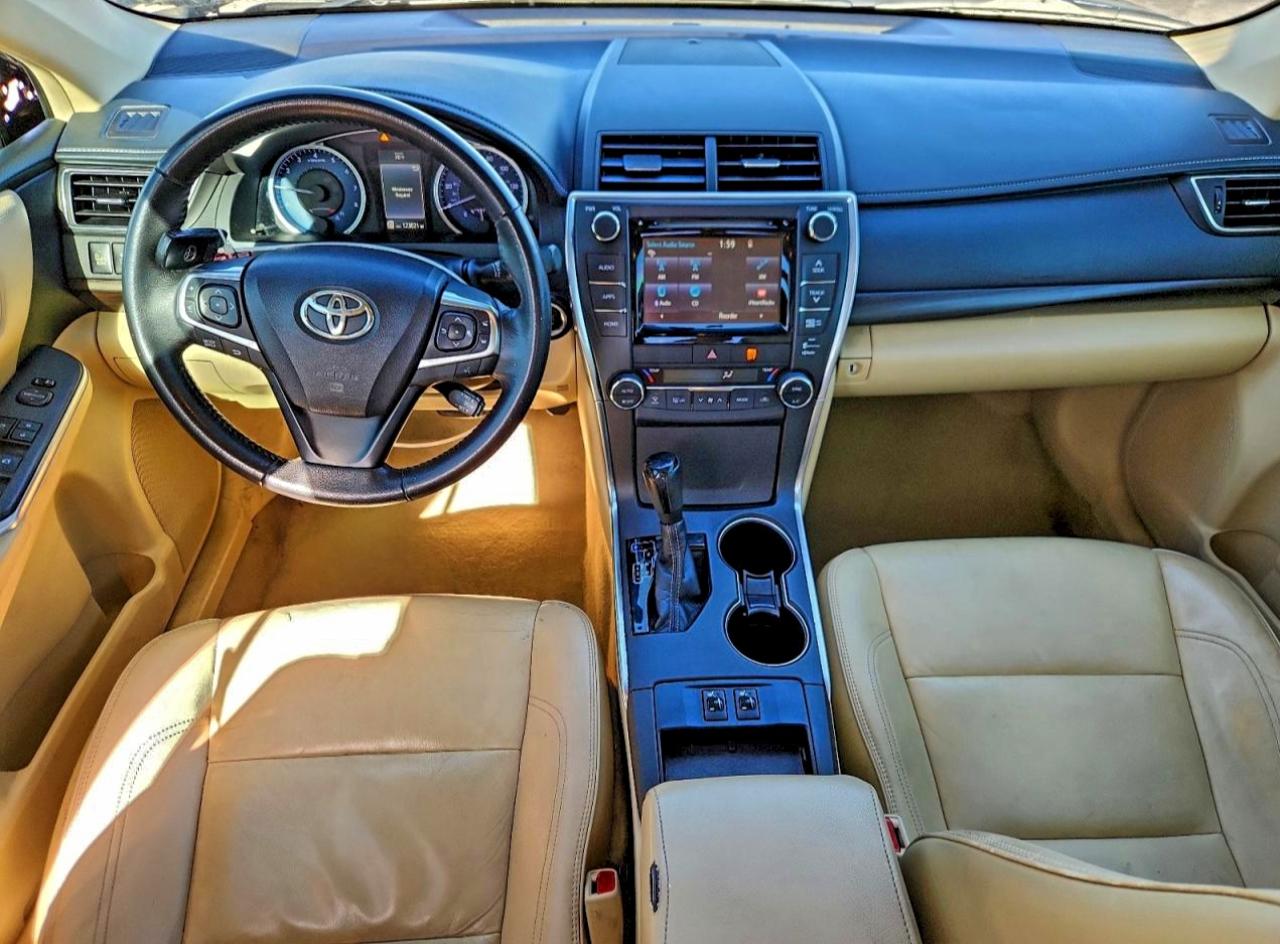 2015 TOYOTA CAMRY LE photo 8