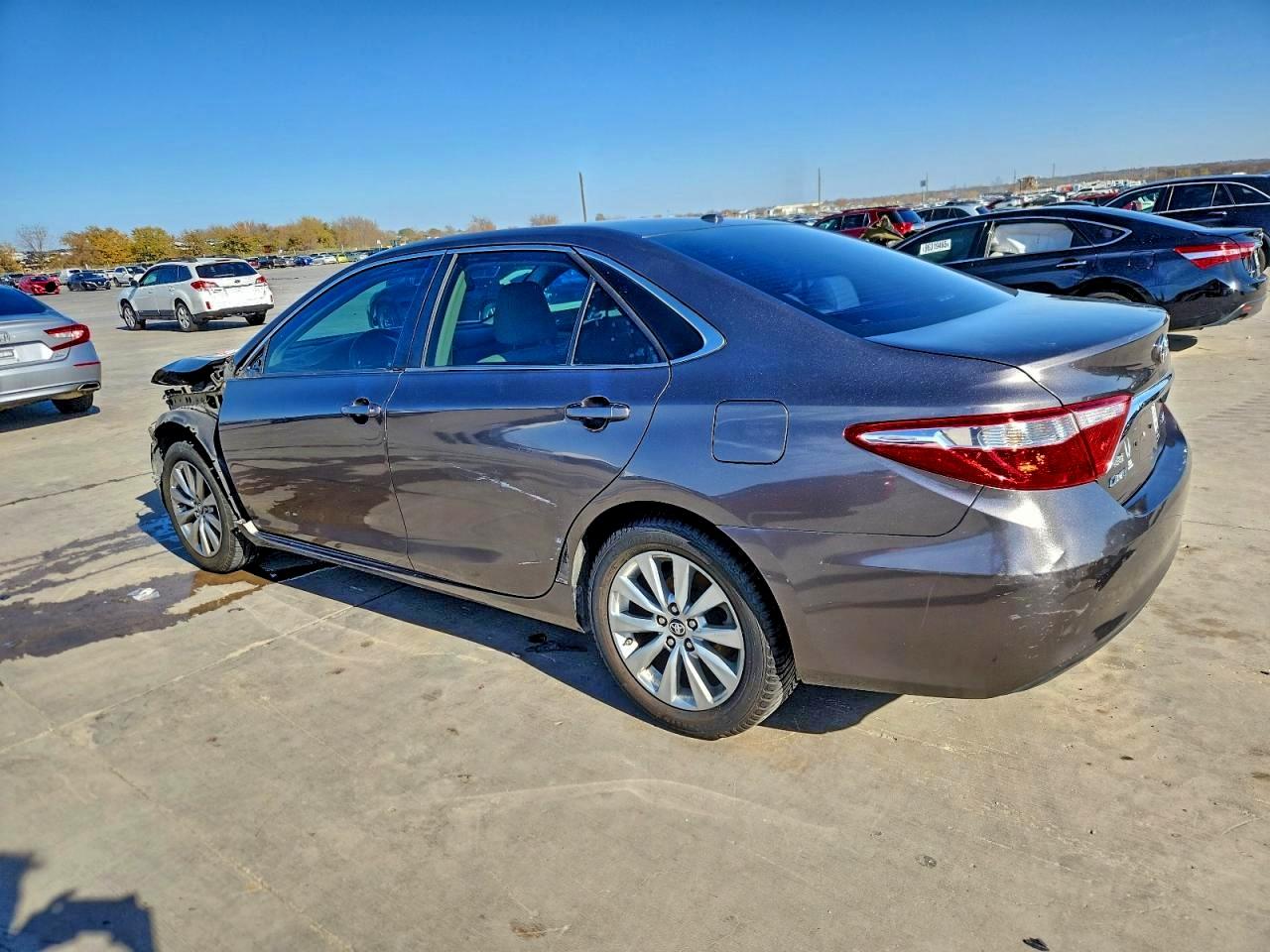 2015 TOYOTA CAMRY LE photo 2