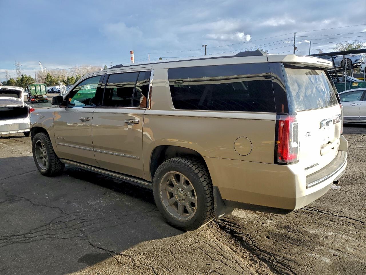 2015 GMC YUKON XL DENALI photo 2