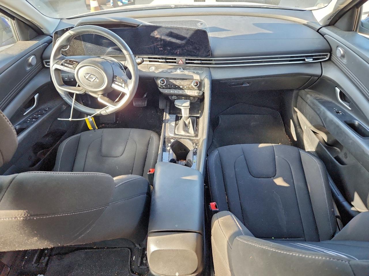2023 HYUNDAI ELANTRA SEL photo 8