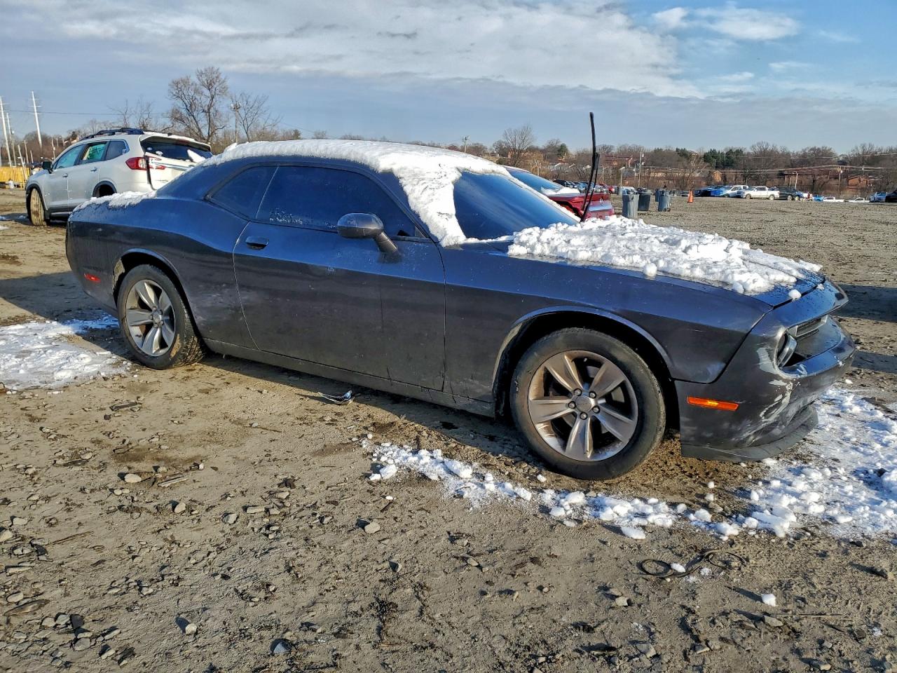2016 DODGE CHALLENGER SXT photo 4
