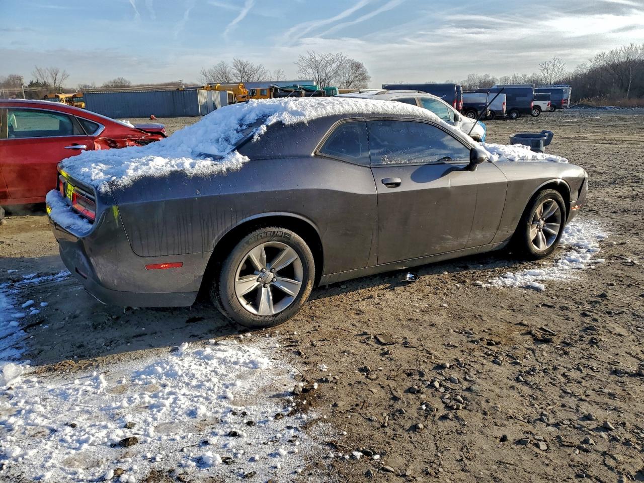 2016 DODGE CHALLENGER SXT photo 3