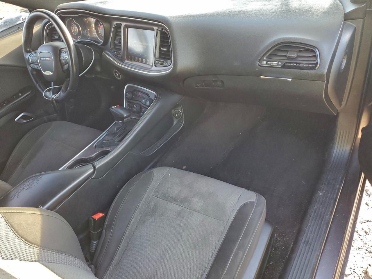 2016 DODGE CHALLENGER SXT photo 8
