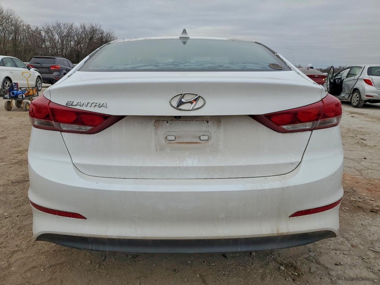 2017 HYUNDAI ELANTRA SE photo 6